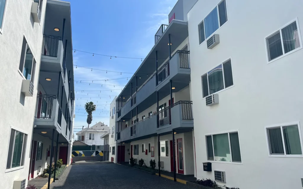 balconies with string lights at Hive Ellendale - Student housing Los Angeles