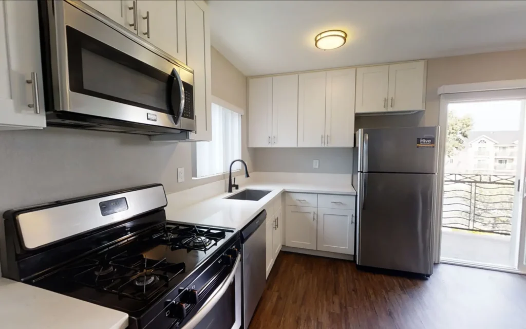 Modern kitchen at Hive Ellendale - Student housing Los Angeles
