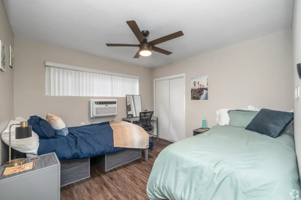 Two beds at The Hive Ellendale - Student housing Los Angeles